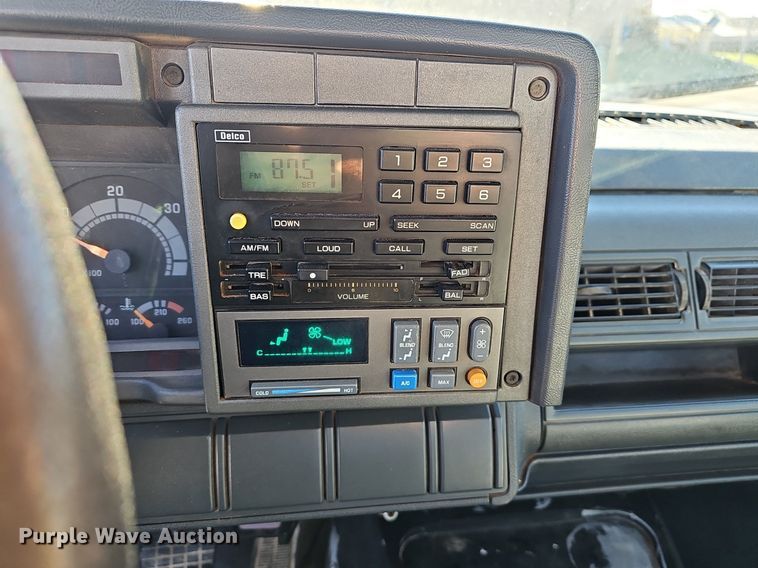 image for item EJ6204 1997 Chevrolet C7500 flatbed truck