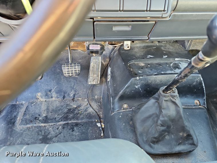 image for item EJ6204 1997 Chevrolet C7500 flatbed truck