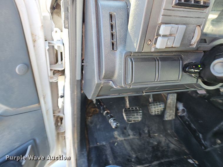 image for item EJ6204 1997 Chevrolet C7500 flatbed truck