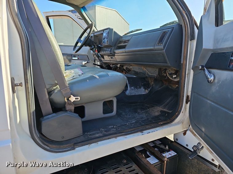 image for item EJ6204 1997 Chevrolet C7500 flatbed truck