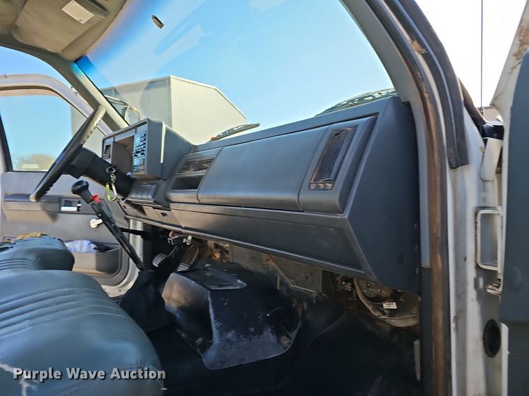 image for item EJ6204 1997 Chevrolet C7500 flatbed truck