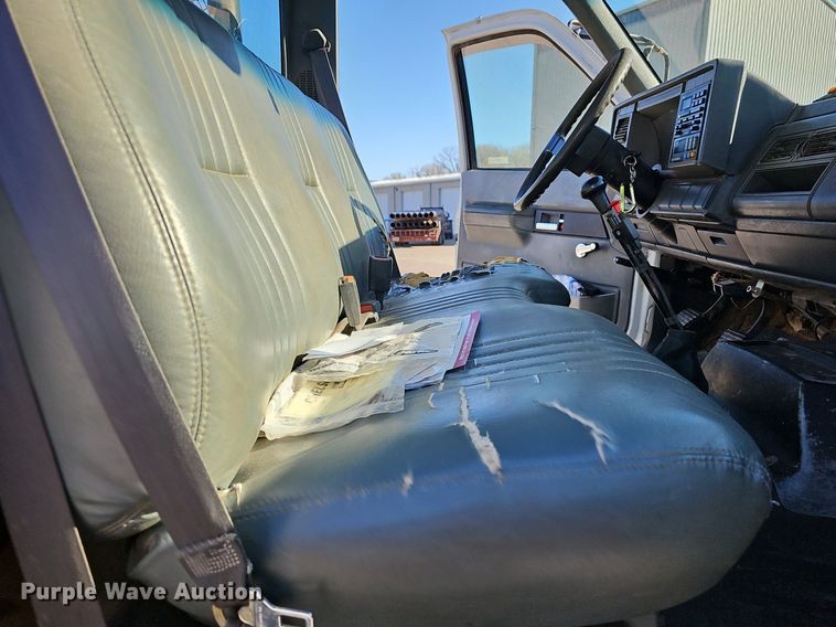 image for item EJ6204 1997 Chevrolet C7500 flatbed truck