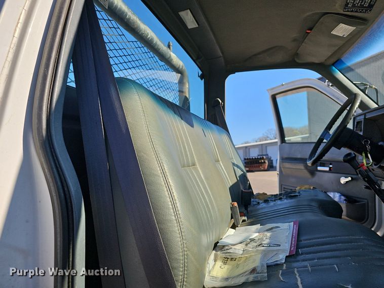 image for item EJ6204 1997 Chevrolet C7500 flatbed truck