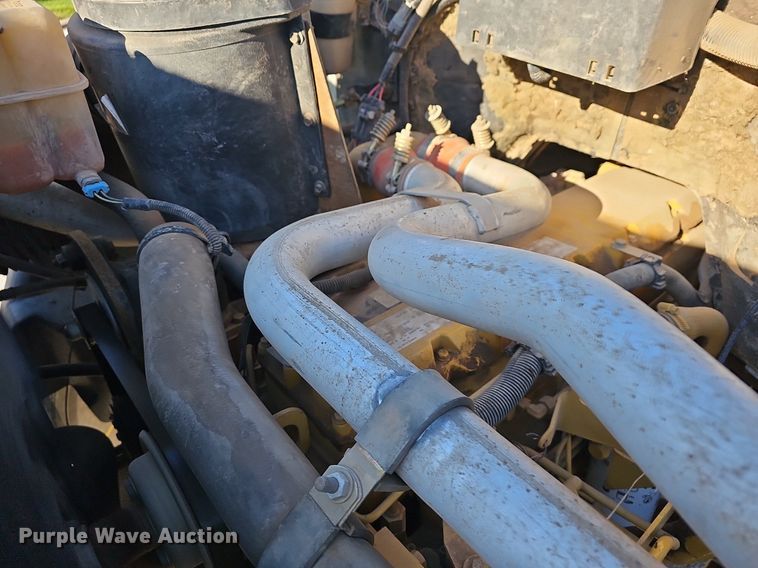 image for item EJ6204 1997 Chevrolet C7500 flatbed truck