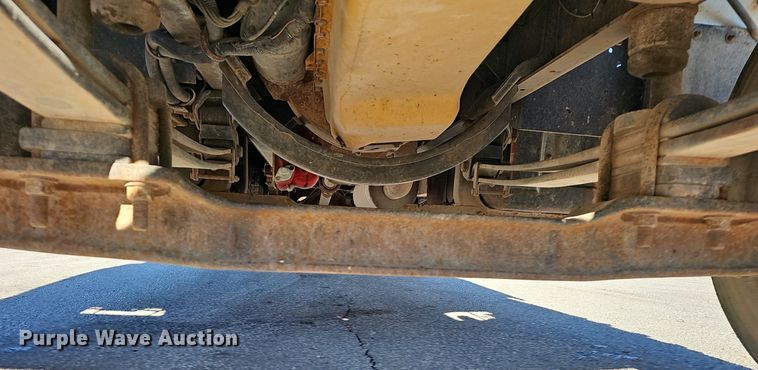 image for item EJ6204 1997 Chevrolet C7500 flatbed truck