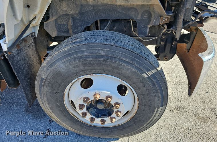 image for item EJ6204 1997 Chevrolet C7500 flatbed truck