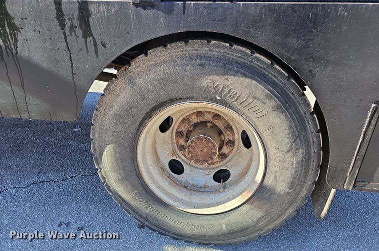 image for item EJ6204 1997 Chevrolet C7500 flatbed truck