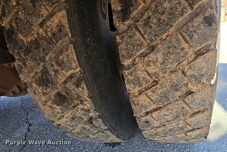 image for item EJ6204 1997 Chevrolet C7500 flatbed truck