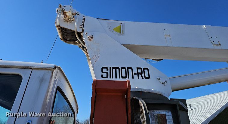 image for item EJ6205 1992 Ford L9000 crane truck