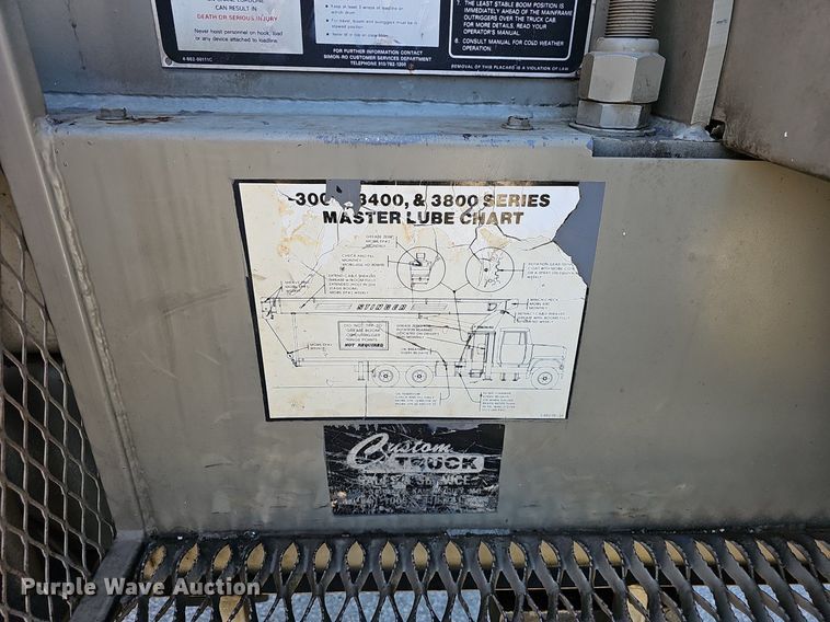 image for item EJ6205 1992 Ford L9000 crane truck