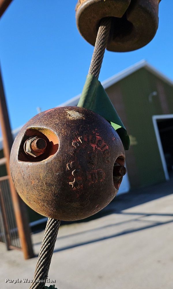 image for item EJ6205 1992 Ford L9000 crane truck