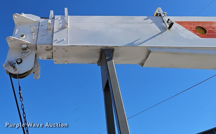 image for item EJ6205 1992 Ford L9000 crane truck