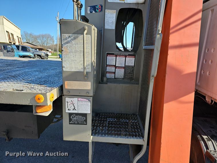 image for item EJ6205 1992 Ford L9000 crane truck