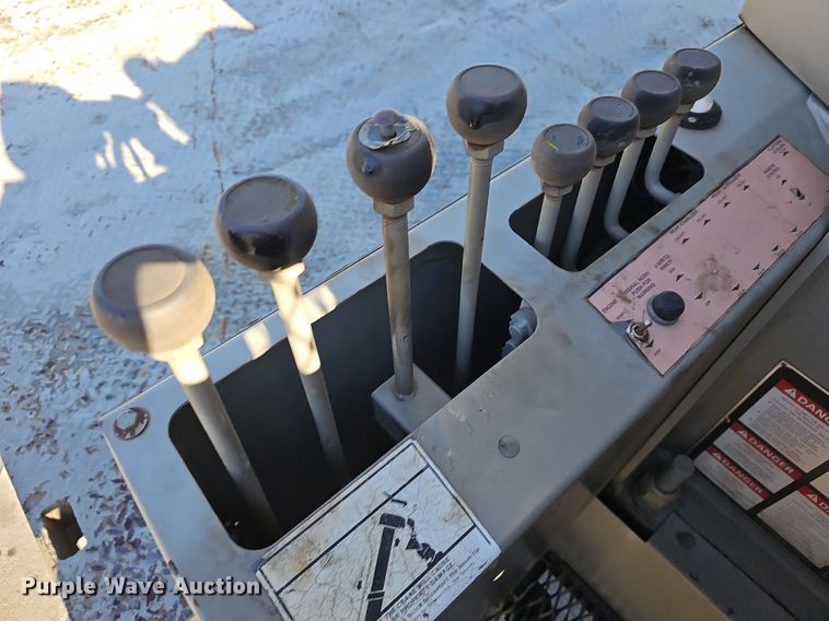 image for item EJ6205 1992 Ford L9000 crane truck