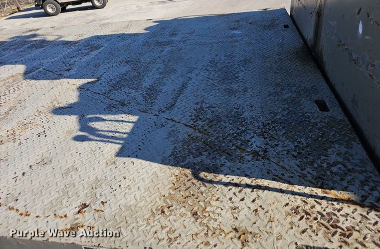 image for item EJ6205 1992 Ford L9000 crane truck