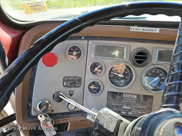 image for item EJ6205 1992 Ford L9000 crane truck