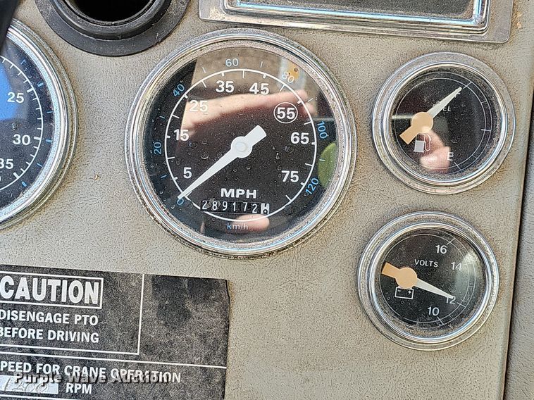 image for item EJ6205 1992 Ford L9000 crane truck