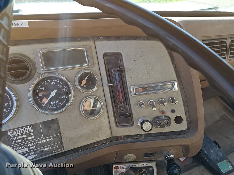 image for item EJ6205 1992 Ford L9000 crane truck