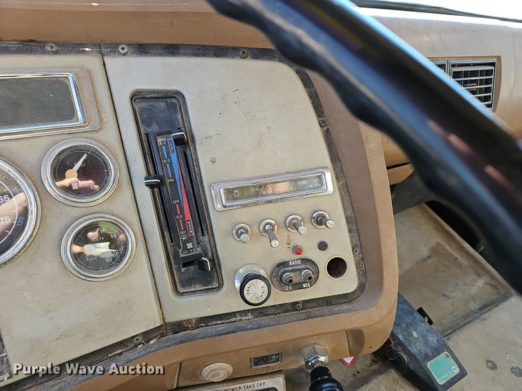 image for item EJ6205 1992 Ford L9000 crane truck