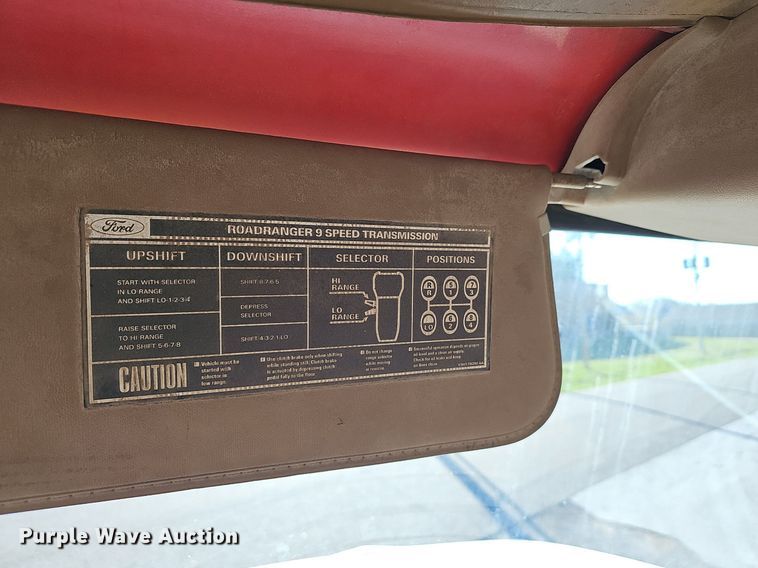 image for item EJ6205 1992 Ford L9000 crane truck