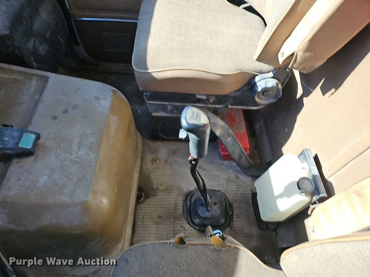 image for item EJ6205 1992 Ford L9000 crane truck