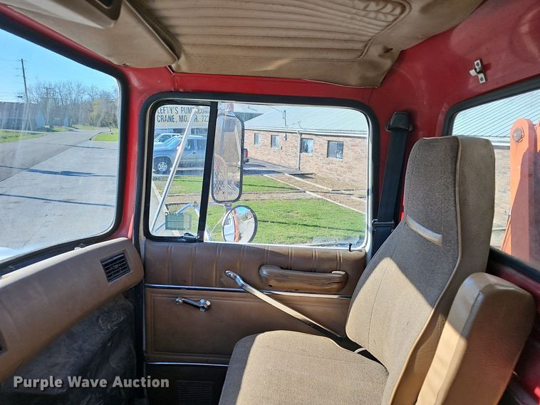 image for item EJ6205 1992 Ford L9000 crane truck