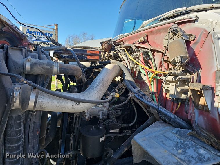 image for item EJ6205 1992 Ford L9000 crane truck