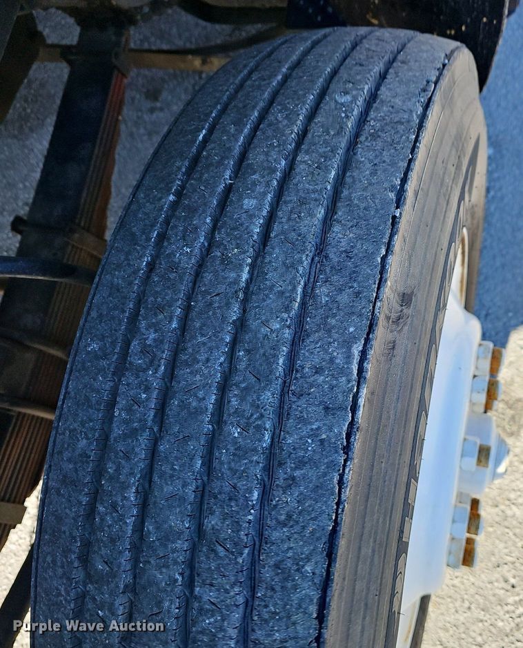 image for item EJ6205 1992 Ford L9000 crane truck