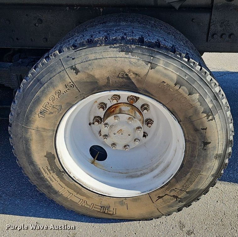 image for item EJ6205 1992 Ford L9000 crane truck