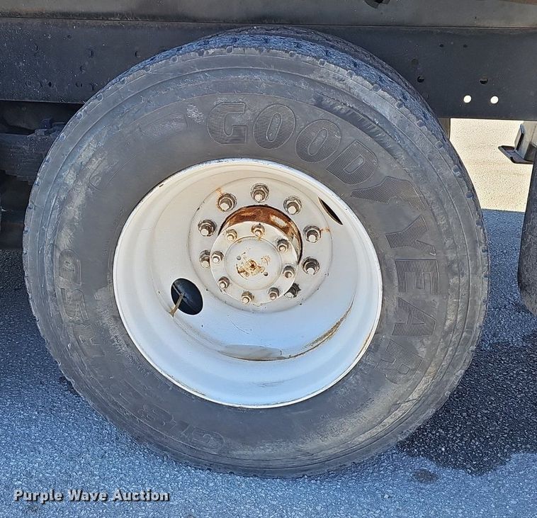 image for item EJ6205 1992 Ford L9000 crane truck