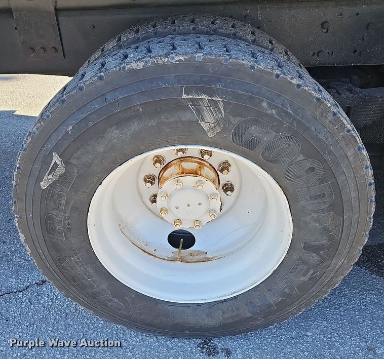 image for item EJ6205 1992 Ford L9000 crane truck