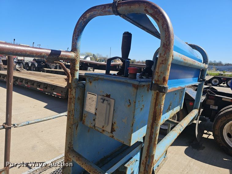 image for item EJ6207 1996 Genie  S-65 boom lift