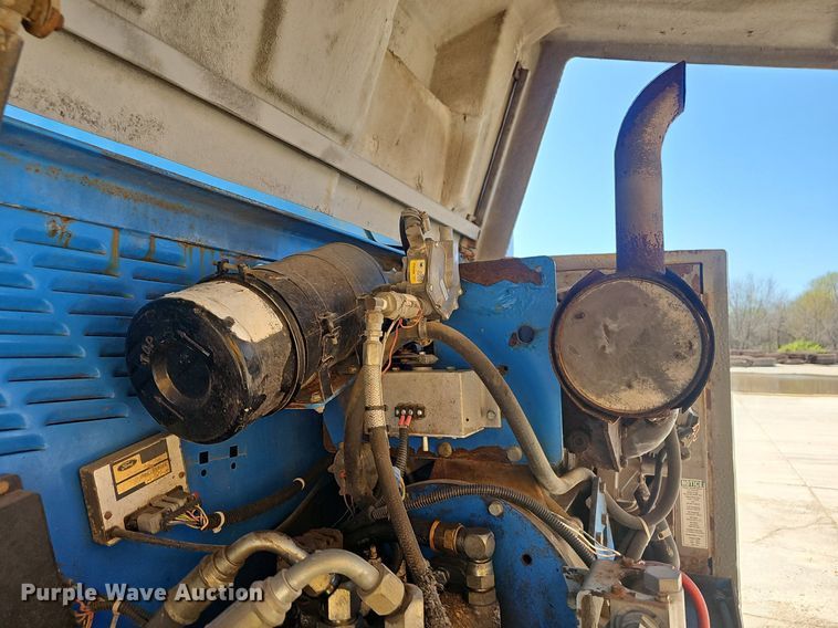 image for item EJ6207 1996 Genie  S-65 boom lift