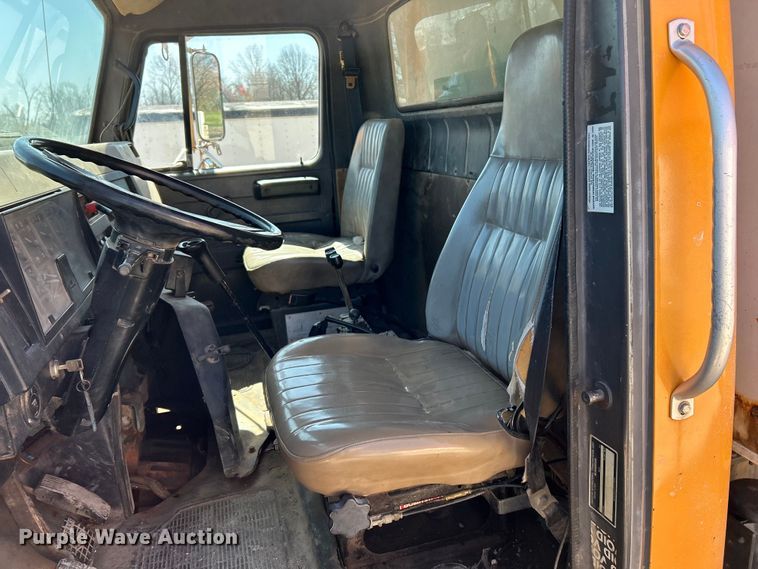 image for item EK4334 1995 International 4900 dump truck