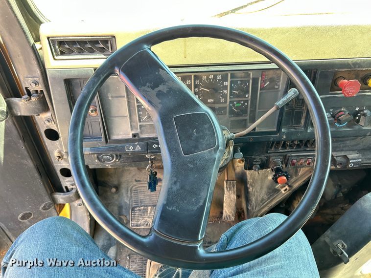 image for item EK4334 1995 International 4900 dump truck