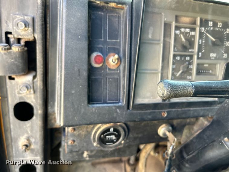 image for item EK4334 1995 International 4900 dump truck