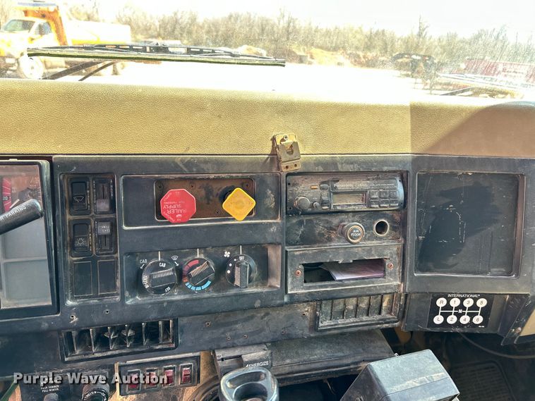 image for item EK4334 1995 International 4900 dump truck