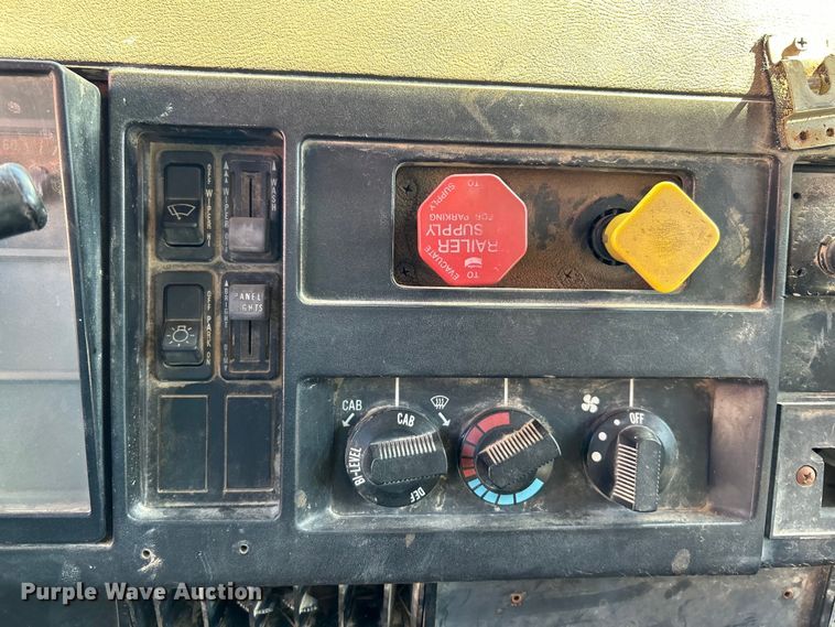 image for item EK4334 1995 International 4900 dump truck