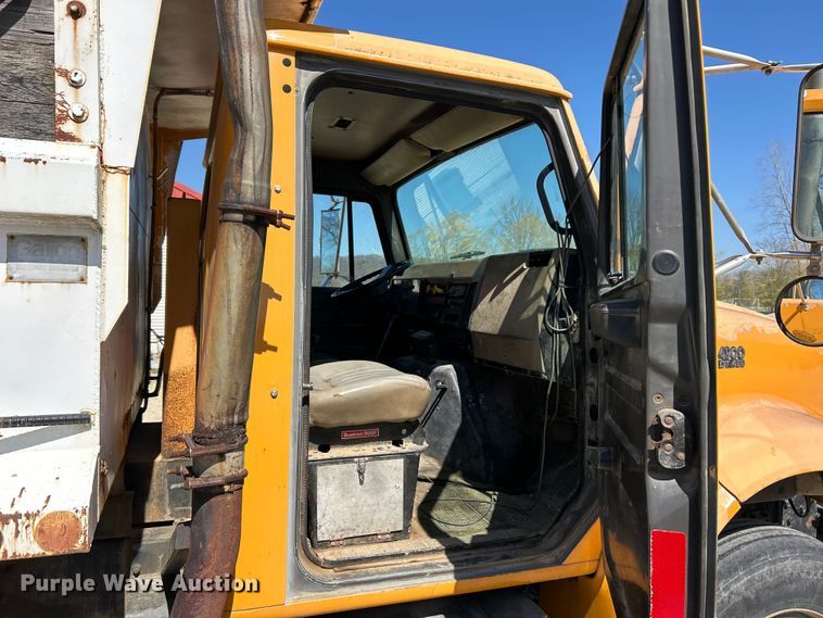 image for item EK4334 1995 International 4900 dump truck