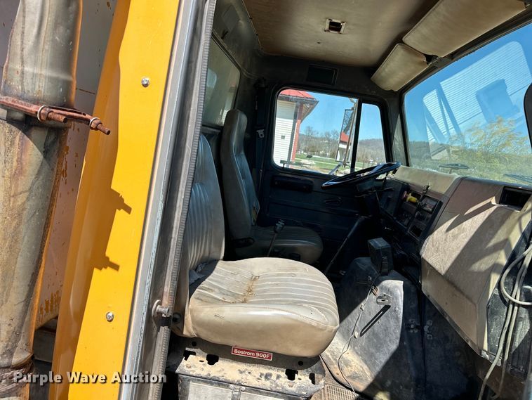 image for item EK4334 1995 International 4900 dump truck