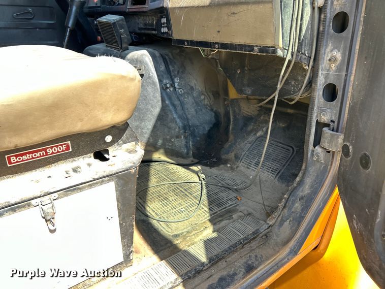 image for item EK4334 1995 International 4900 dump truck