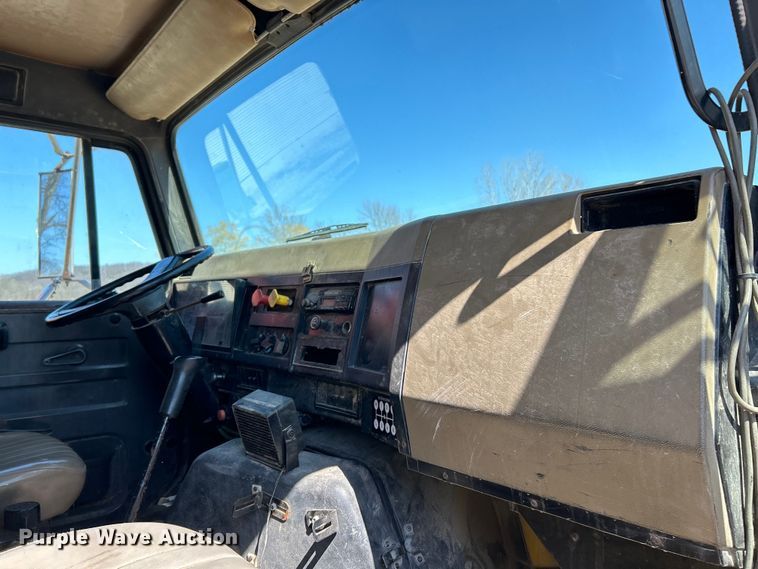 image for item EK4334 1995 International 4900 dump truck