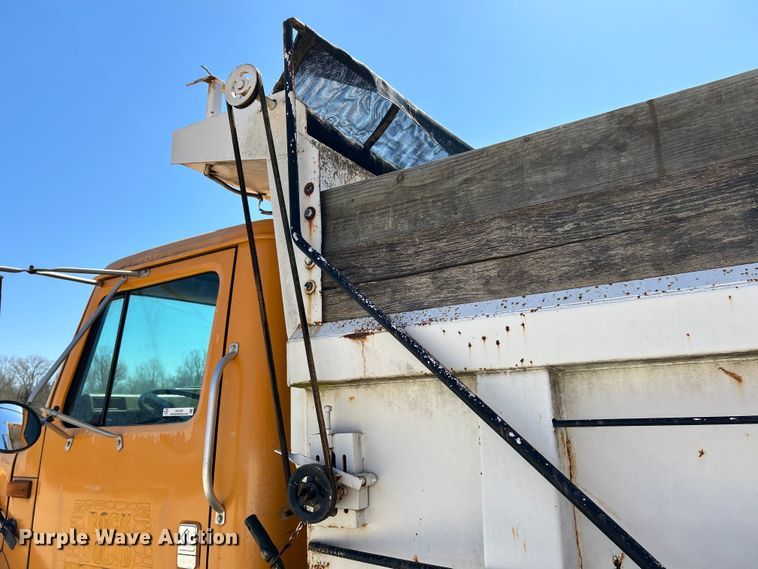 image for item EK4334 1995 International 4900 dump truck