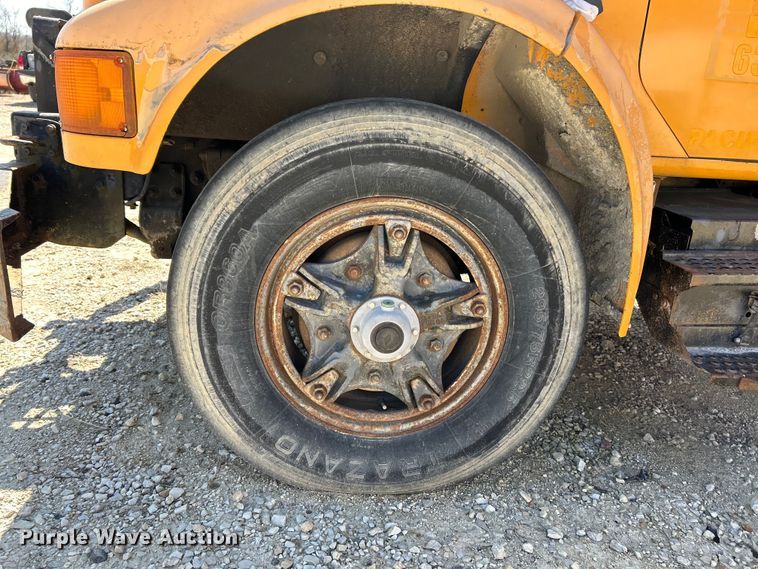 image for item EK4334 1995 International 4900 dump truck