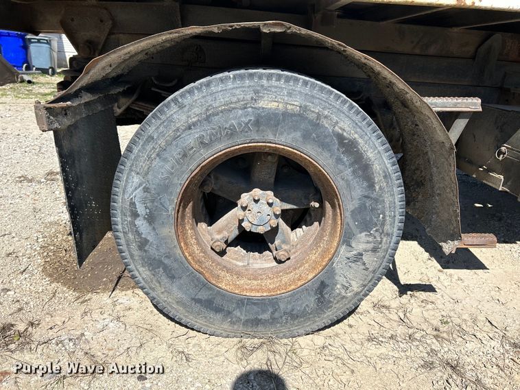 image for item EK4334 1995 International 4900 dump truck