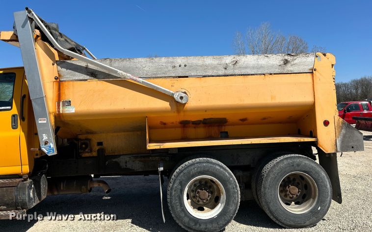 image for item EK4337 2006 GMC C8500 dump truck