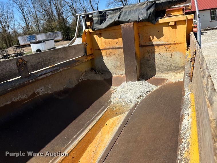 image for item EK4337 2006 GMC C8500 dump truck