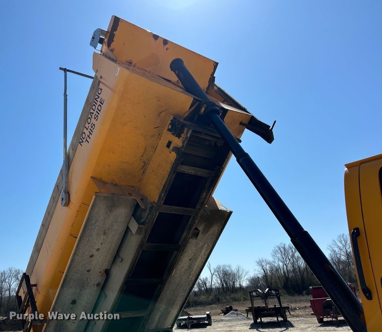 image for item EK4337 2006 GMC C8500 dump truck