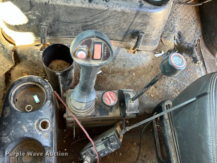 image for item EK4337 2006 GMC C8500 dump truck