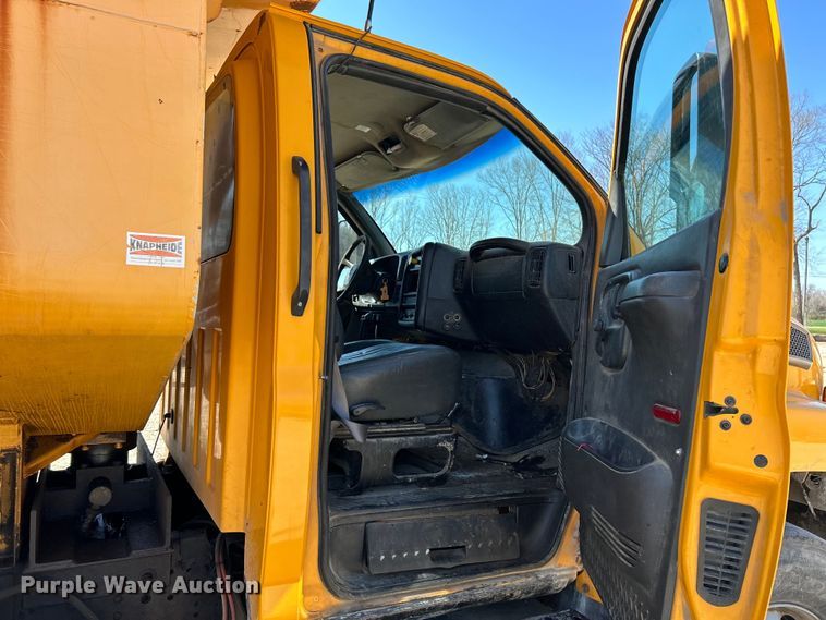 image for item EK4337 2006 GMC C8500 dump truck